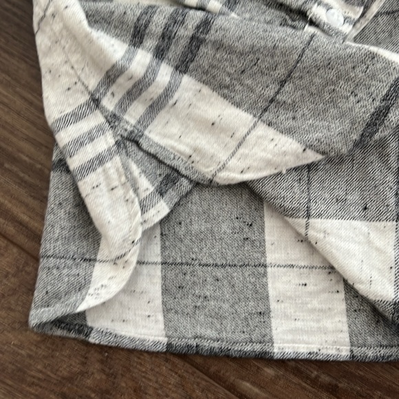 Dylan gray fleck button up blouse size Large - Picture 3 of 5